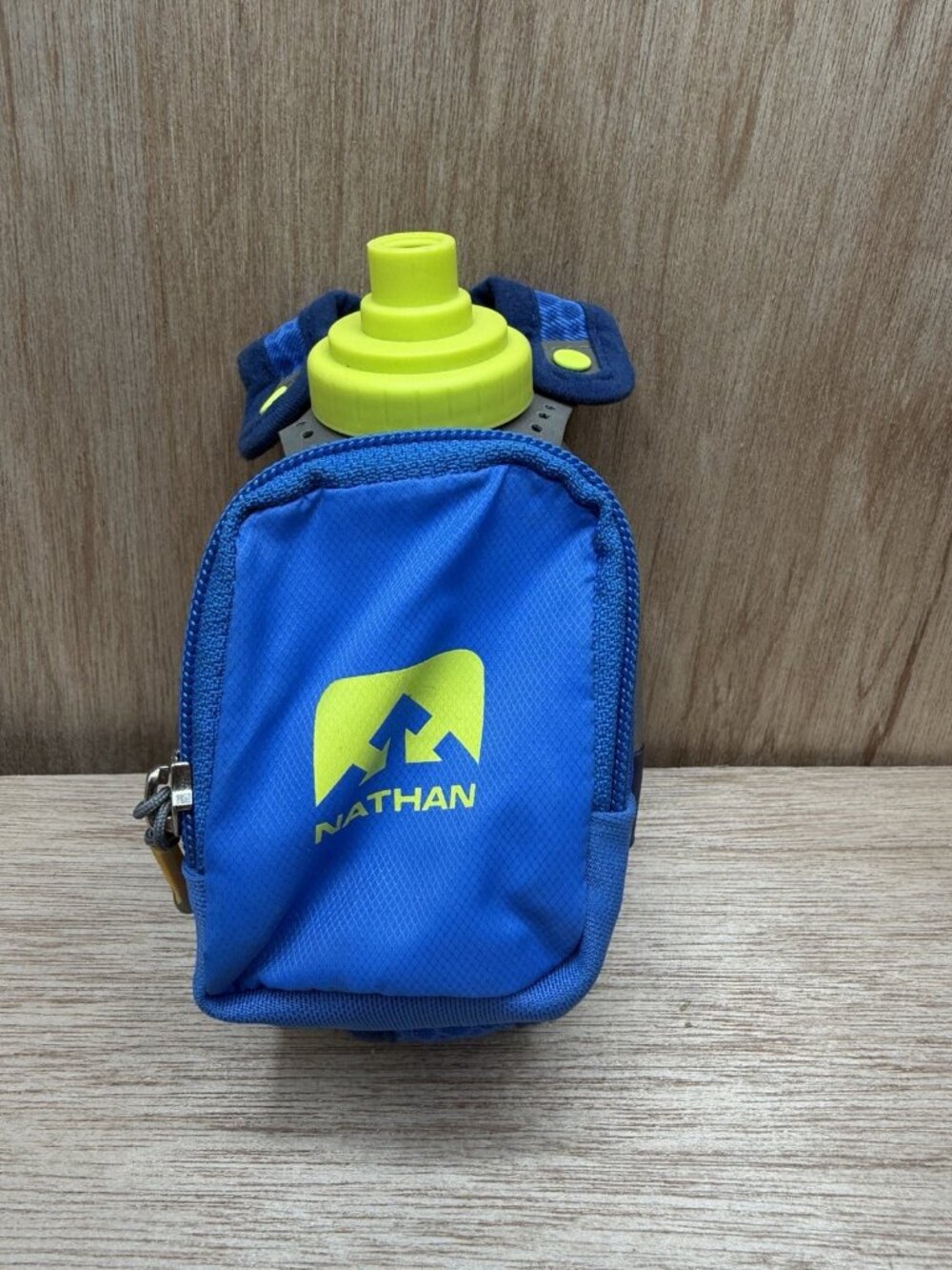 Nathan QuickShot Plus 10oz Black Classic Water Bottle Handheld Run Ultra Bag